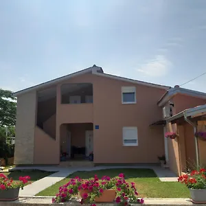 https://apartments-dora-porec-52440.in-istria.net